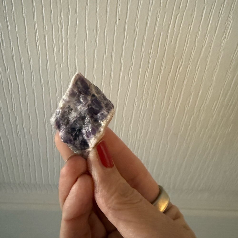 Amethyst Gemstone - Picture 2 of 4
